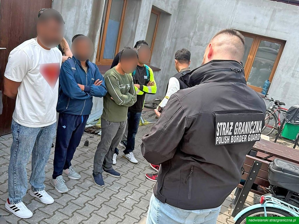 Skontrolowali hostel w Łowiczu. Zatrzymali 12 cudzoziemców