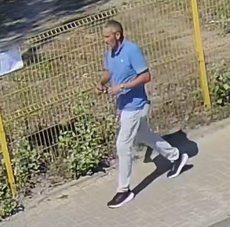 Kobieta zaatakowana na łódzkiej Dąbrowie. Policja publikuje wizerunek sprawcy 1 Kobieta zaatakowana na łódzkiej Dąbrowie. Policja publikuje wizerunek sprawcy
