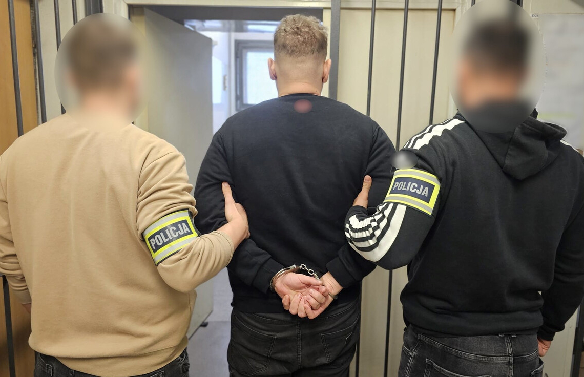 Ugodził nożem byłego partnera swojej dziewczyny. 34-latek z zarzutem usiłowania zabójstwa 1 Ugodził nożem byłego partnera swojej dziewczyny. 34-latek z zarzutem usiłowania zabójstwa