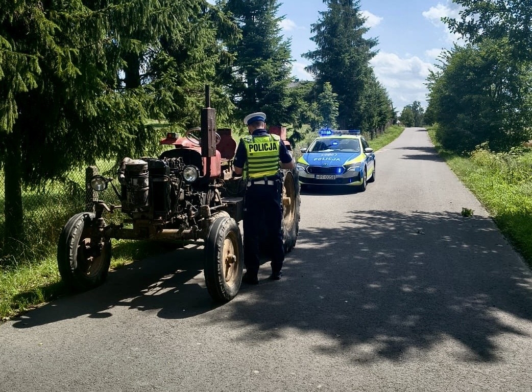 Pijany 57-latek uciekał przed policją... ciągnikiem