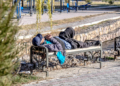 Bezdomni coraz bardziej widoczni na ulicach Sieradza. Mieszkańcy mówią o zakłócaniu spokoju 2 Bezdomni coraz bardziej widoczni na ulicach Sieradza. Mieszkańcy mówią o zakłócaniu spokoju