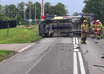Wypadek na DW702 w powiecie zgierskim. 6 osób poszkodowanych 5 Wypadek na DW702 w powiecie zgierskim. 6 osób poszkodowanych