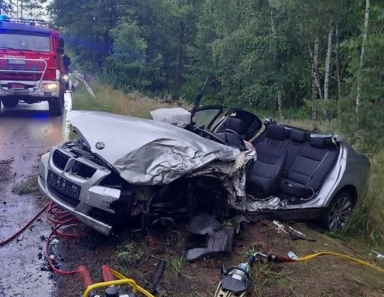 Zderzenie karetki z osobówką. 4 osoby w szpitalu 1 Zderzenie karetki z osobówką. 4 osoby w szpitalu
