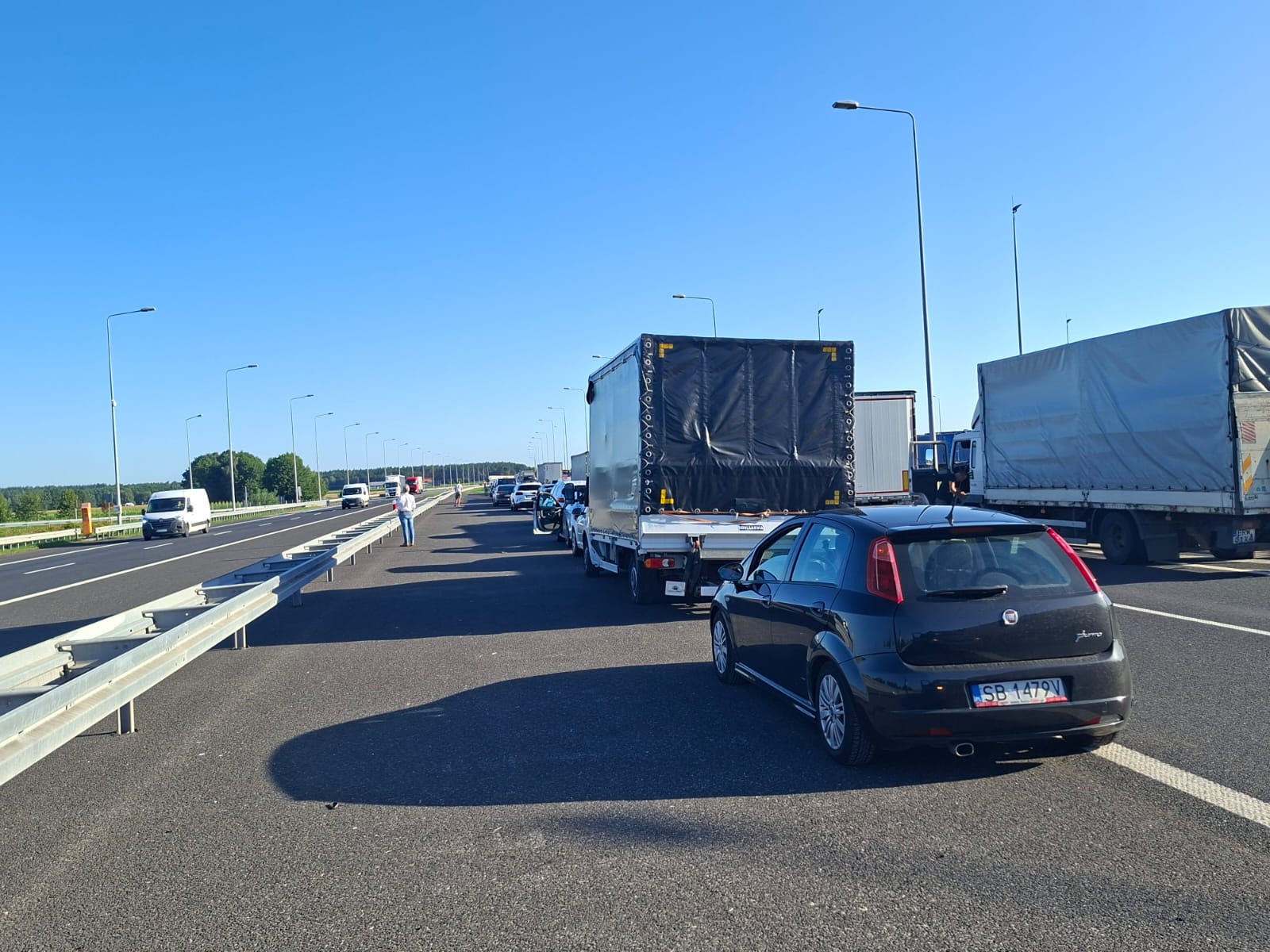 Groźny wypadek na A1 w powiecie łęczyckim. Autostrada zablokowana, są ranni 1 Groźny wypadek na A1 w powiecie łęczyckim. Autostrada zablokowana, są ranni