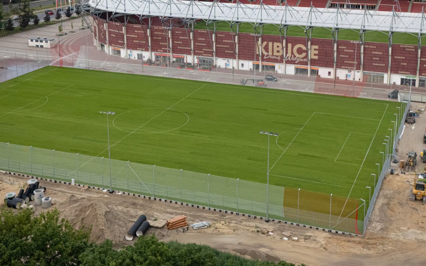 Nowe boisko dla Widzewa gotowe. Podgrzewana murawa pozwoli trenować także zimą