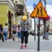 Nowy znak drogowy dla „smartfonowych zombie”? Jest propozycja zmian