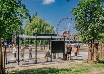 Nowe przystanki MPK przy Manufakturze. Pasażerowie zyskali wygodniejsze perony