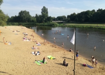 Spokojny początek sezonu na kąpieliskach w Sieradzu. Ratownicy apelują jednak o rozwagę
