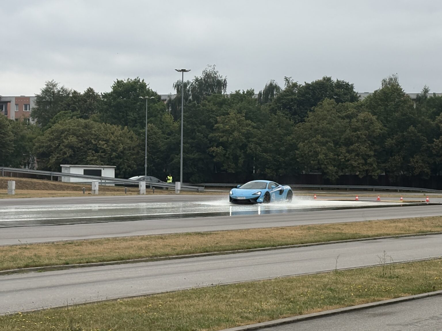 Supercar Taxi w Sieradzu. Sprawdzali swoje umiejętności za kółkiem, fot. Jakub Jędrzejewski IMG 3231