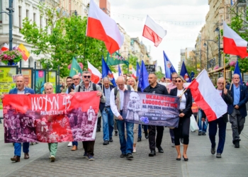 Marsz Pamięci Ofiar Ludobójstwa OUN-UPA przeszedł ulicami Łodzi [ZDJĘCIA]