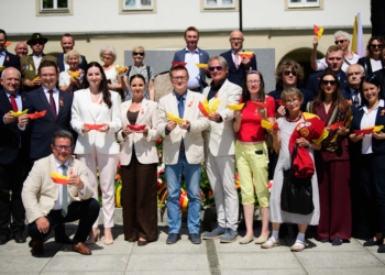 603. urodziny Łodzi. „Prząśniczka”, kwiaty i kolejny element Pomnika Ulicy Piotrkowskiej
