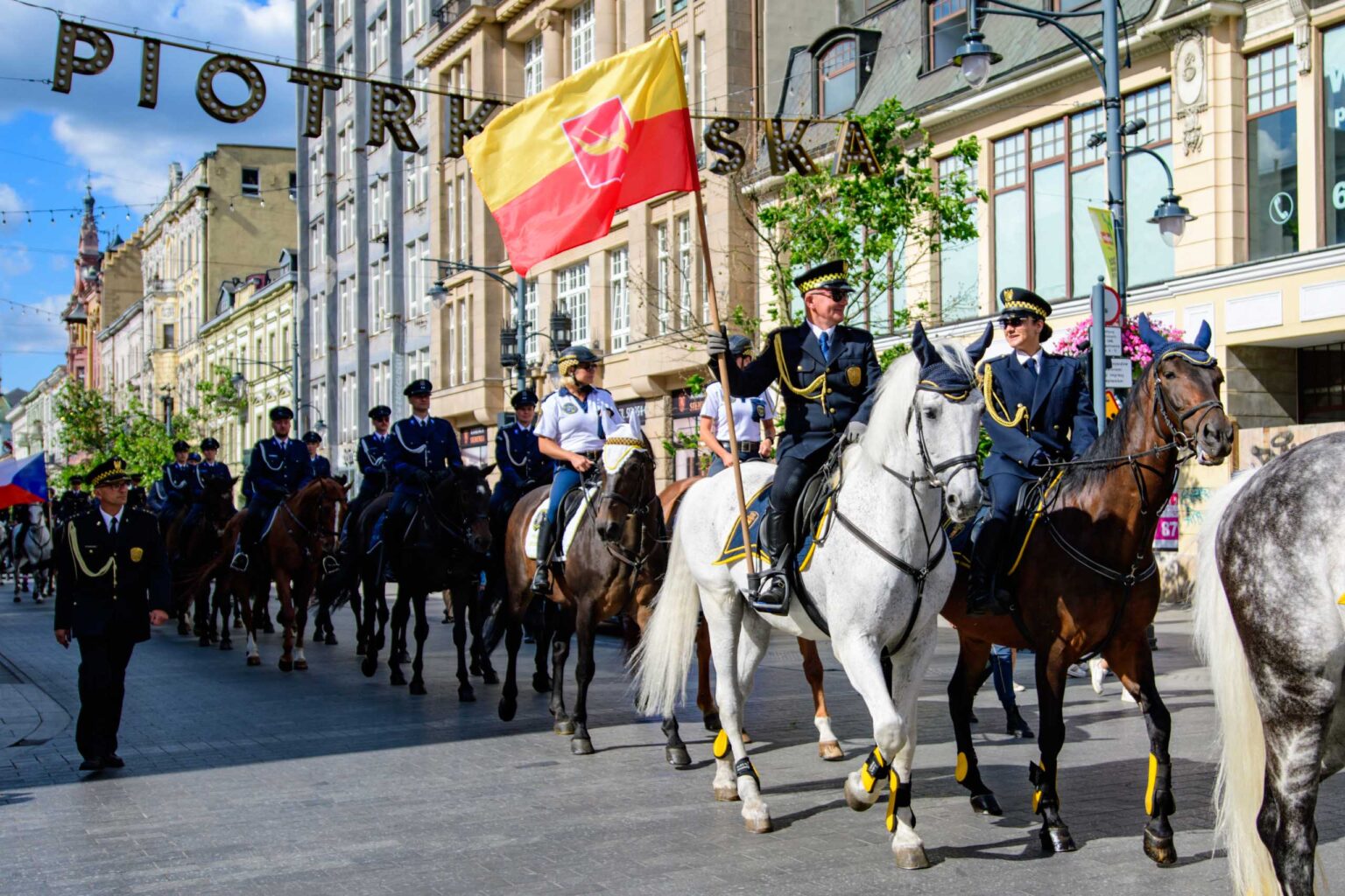 Parada Konna ulicą Piotrkowską fot Sebastian Szwajkowski_1 Parada Konna ulica Piotrkowska fot Sebastian Szwajkowski 1
