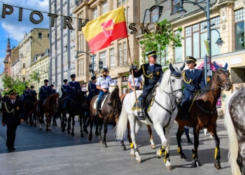 Pędzą konie po... Piotrkowskiej. Parada z okazji 35-lecia Straży Miejskiej w Łodzi