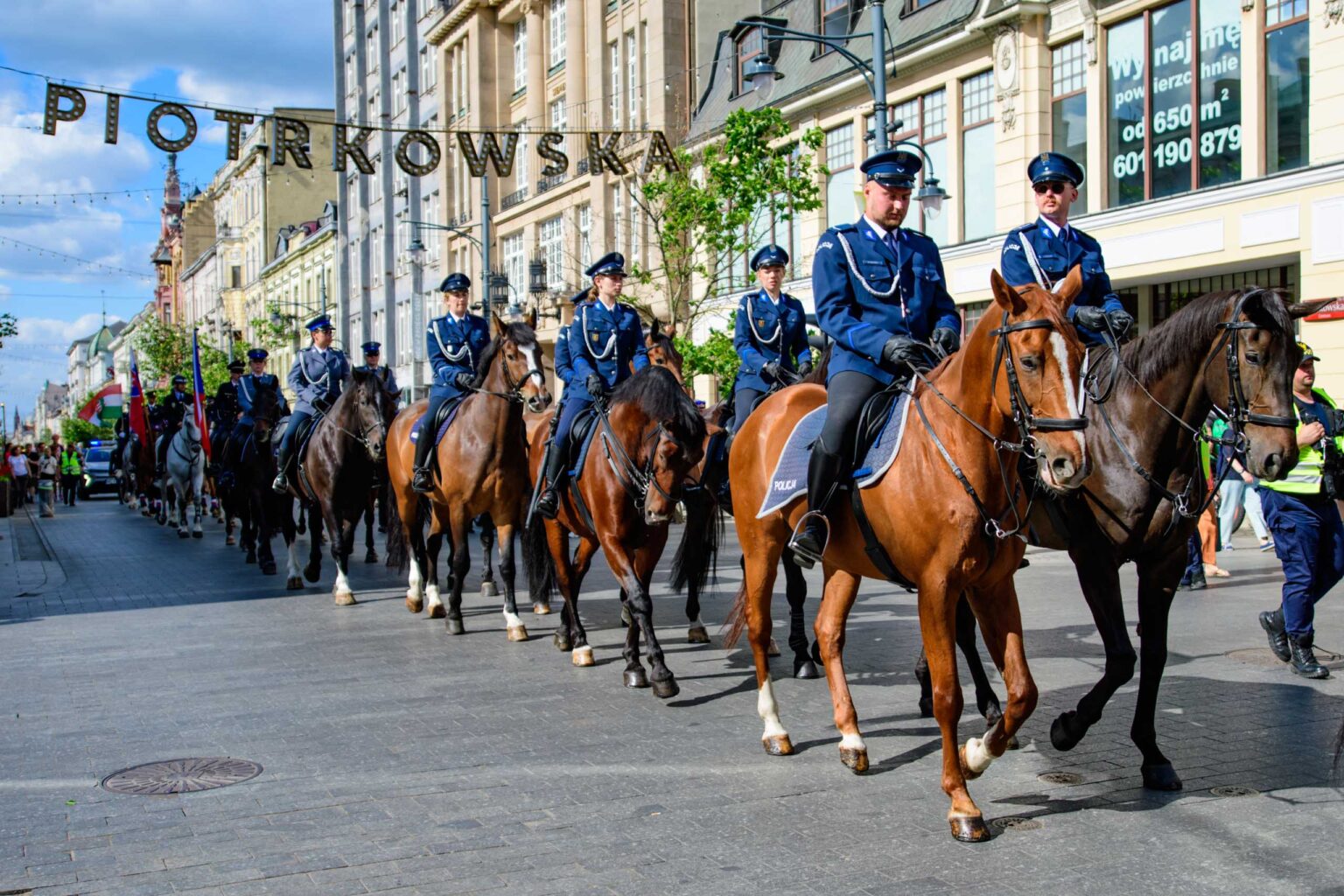 Parada Konna ulicą Piotrkowską fot Sebastian Szwajkowski_2 Parada Konna ulica Piotrkowska fot Sebastian Szwajkowski 2
