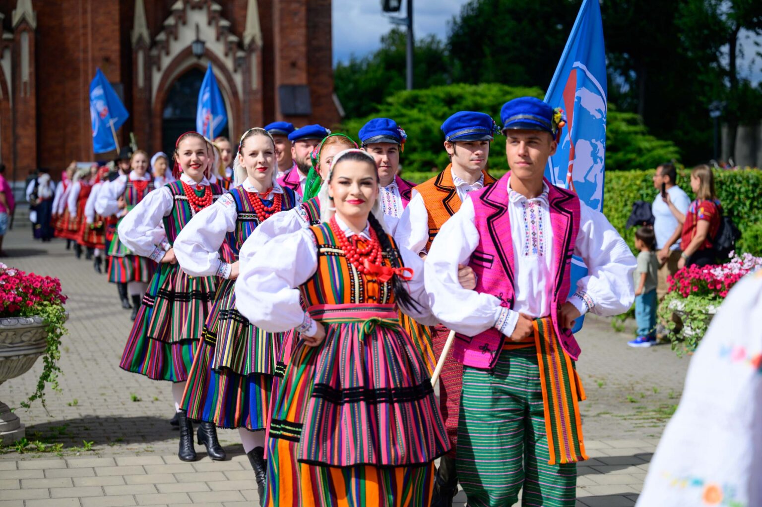 Parada folkowa w Pabianicach fot Sebastian Szwajkowski 13