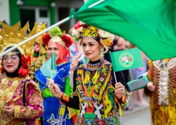 Parada folkowa w Pabianicach fot Sebastian Szwajkowski 40