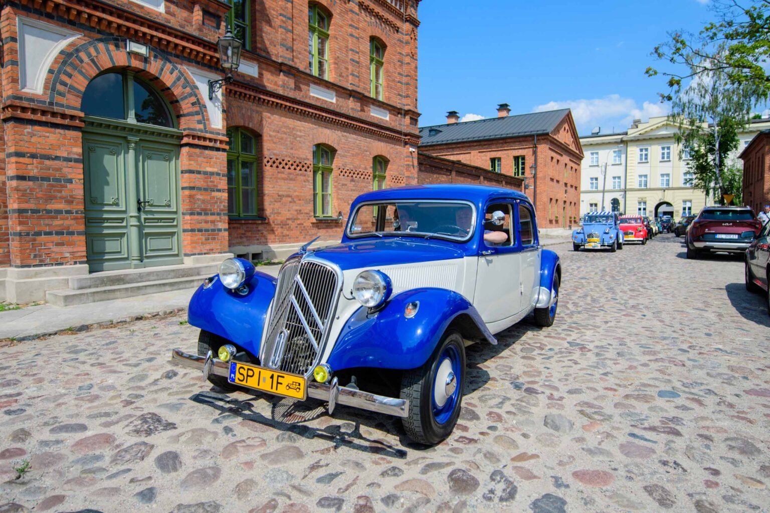 Parada zabytkowych Citroenow fot Sebastian Szwajkowski 10
