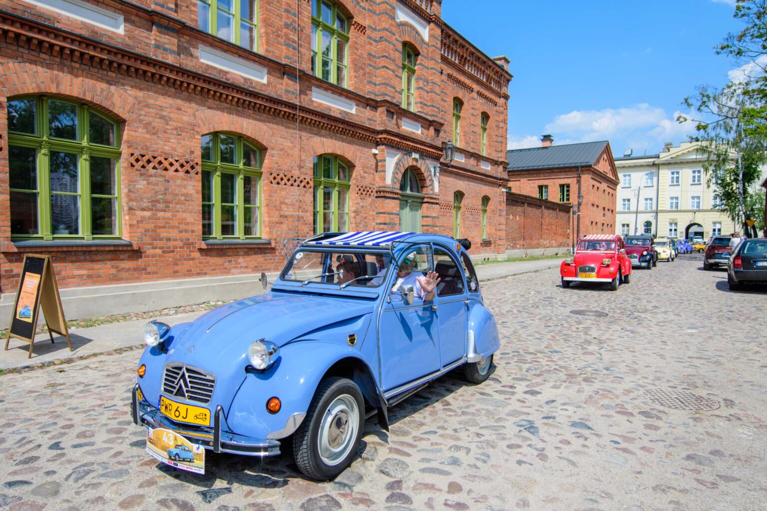 Parada zabytkowych Citroenow fot Sebastian Szwajkowski 11