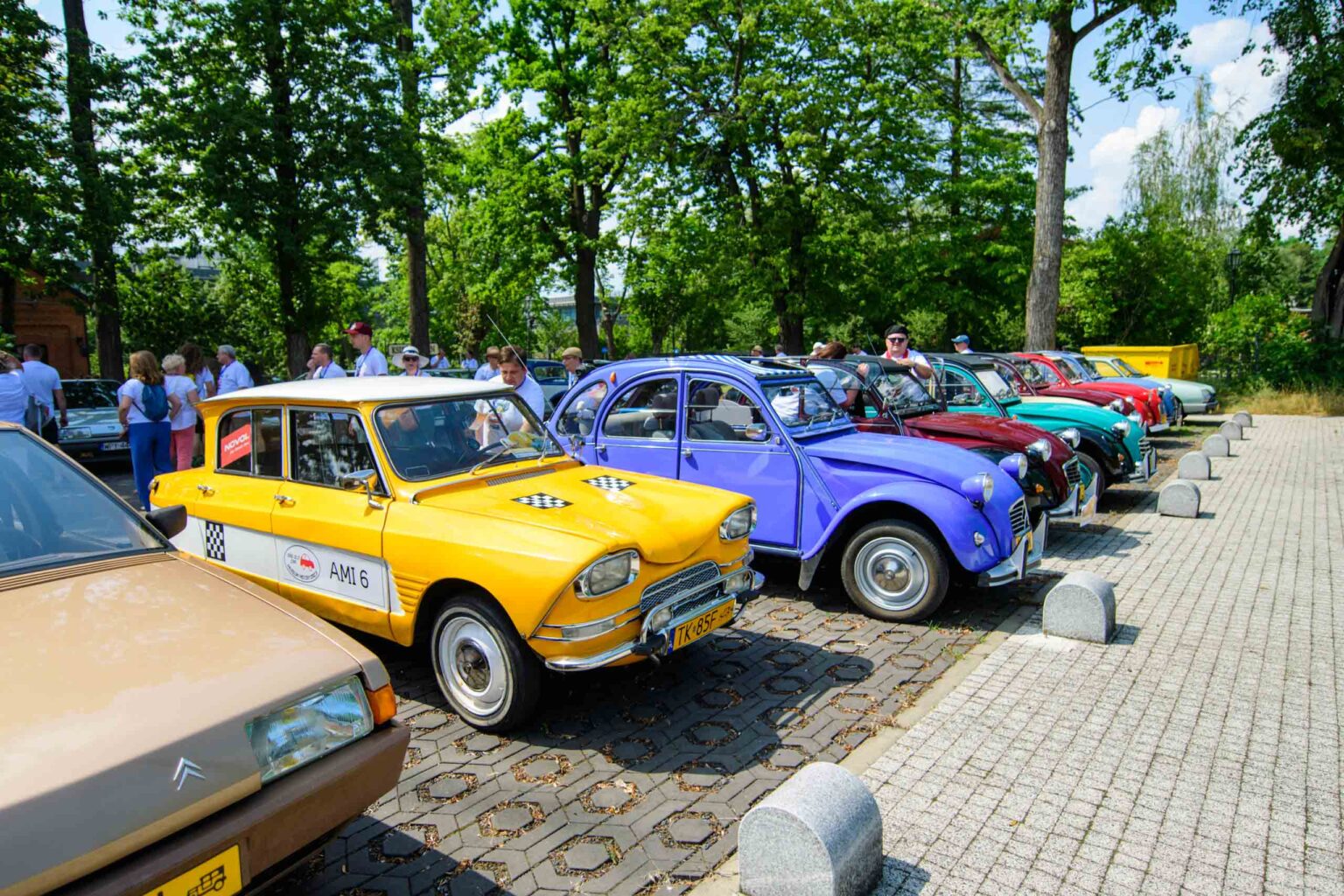 Parada zabytkowych Citroenow fot Sebastian Szwajkowski 13