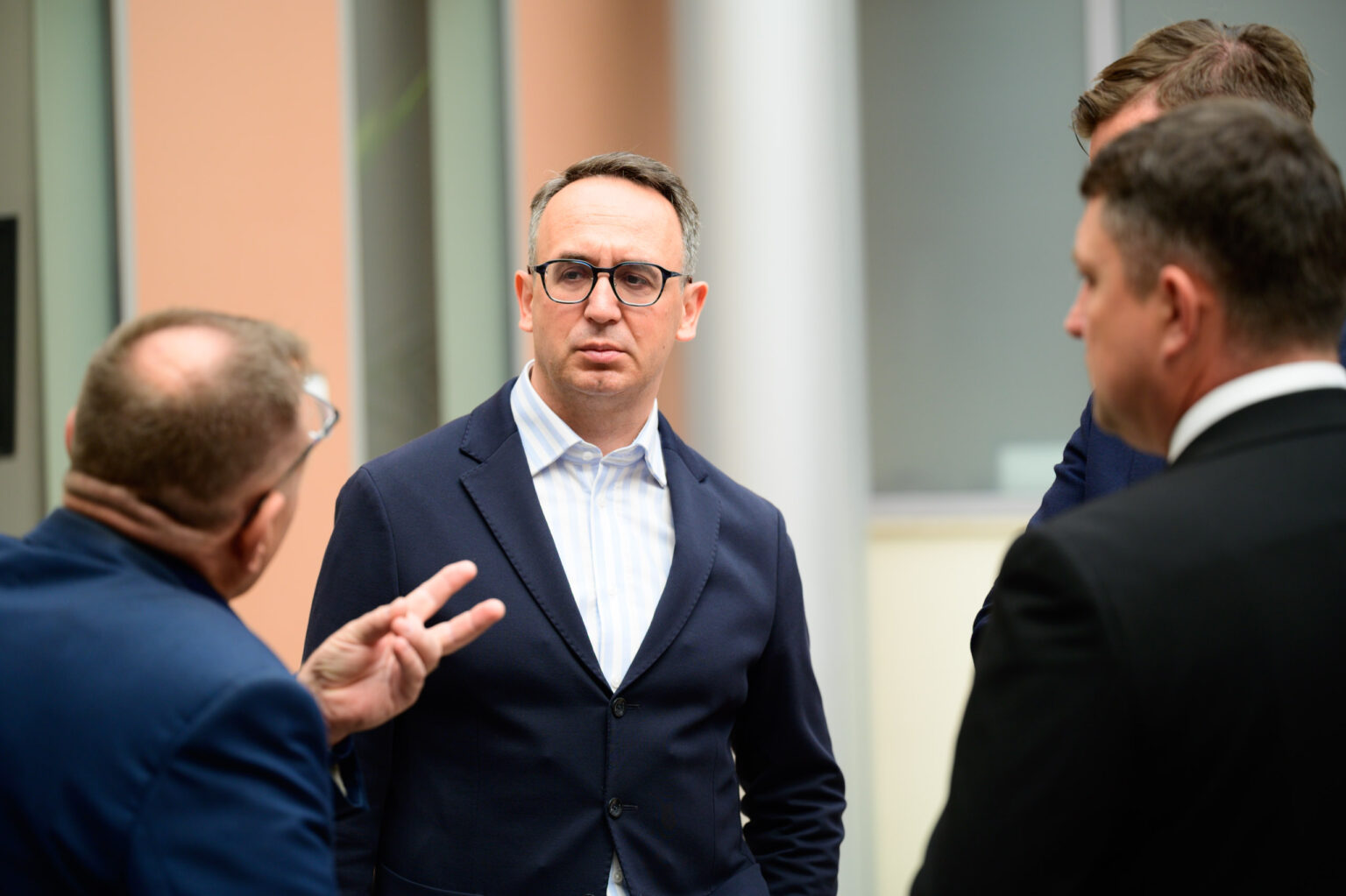 Podpisanie umowy na projekt dworca Opoczno Południe z ministrem Klimczakiem fot Sebastian Szwajkowski_5 Podpisanie umowy na projekt dworca Opoczno Poludnie z ministrem Klimczakiem fot Sebastian Szwajkowski 5