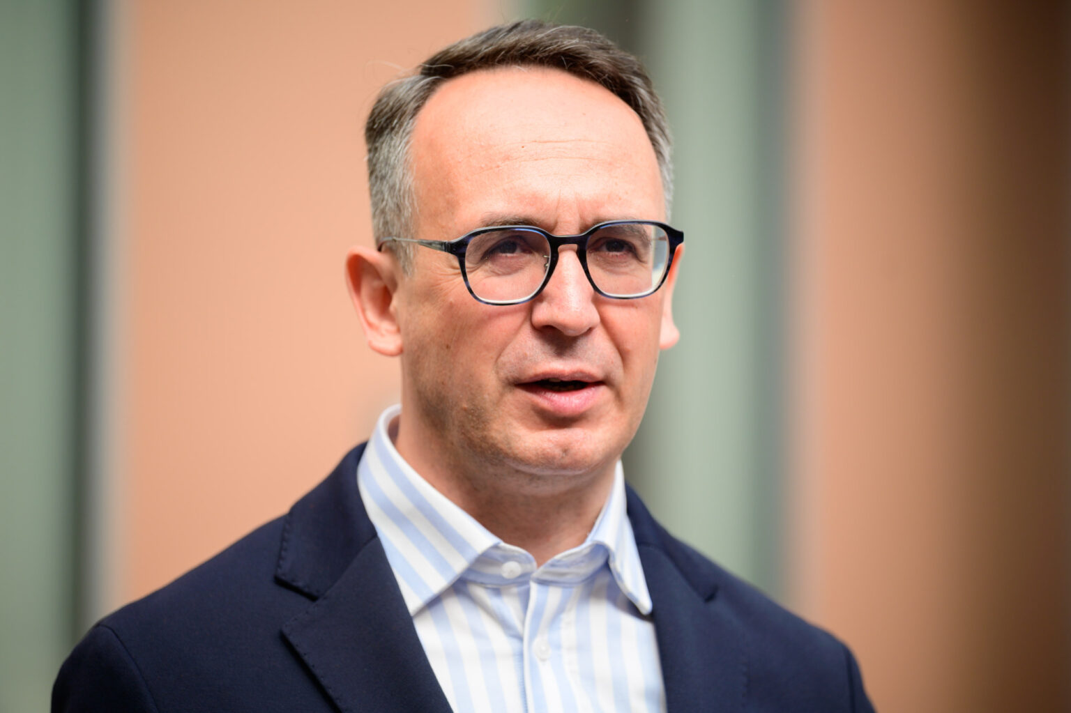 Podpisanie umowy na projekt dworca Opoczno Południe z ministrem Klimczakiem fot Sebastian Szwajkowski_6 Podpisanie umowy na projekt dworca Opoczno Poludnie z ministrem Klimczakiem fot Sebastian Szwajkowski 6