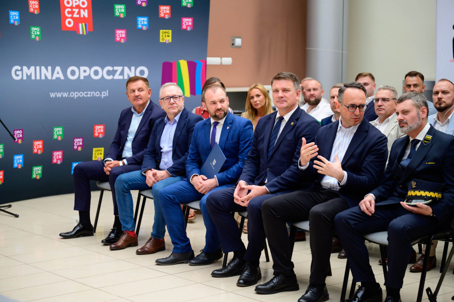 Podpisanie umowy na projekt dworca Opoczno Południe z ministrem Klimczakiem fot Sebastian Szwajkowski_8 Podpisanie umowy na projekt dworca Opoczno Poludnie z ministrem Klimczakiem fot Sebastian Szwajkowski 8