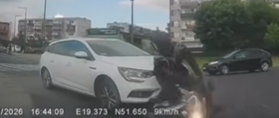 Celowe potrącenie lub nieszczęsliwy wypadek? Kierowca w Pabianicach uderzył w motocyklistę i odjechał
