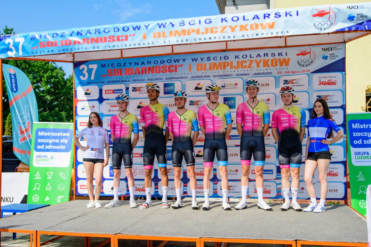 Start 37 Wyscigu Kolarskiego Solidarnosci i Olimpijczykow fot Sebastian Szwajkowski 1