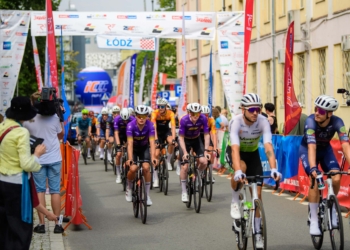 Start 37 Wyscigu Kolarskiego Solidarnosci i Olimpijczykow fot Sebastian Szwajkowski 19