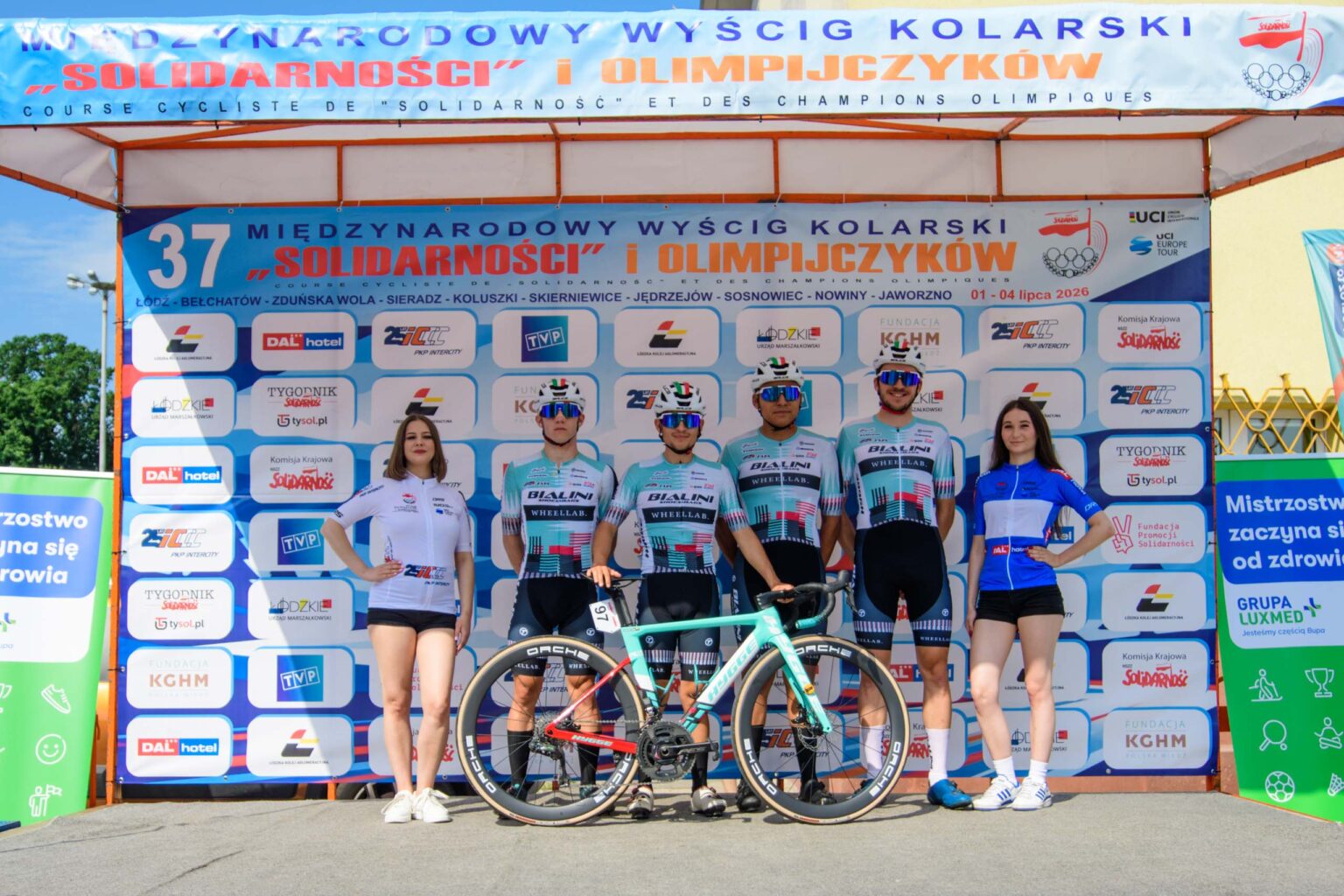Start 37 Wyscigu Kolarskiego Solidarnosci i Olimpijczykow fot Sebastian Szwajkowski 4