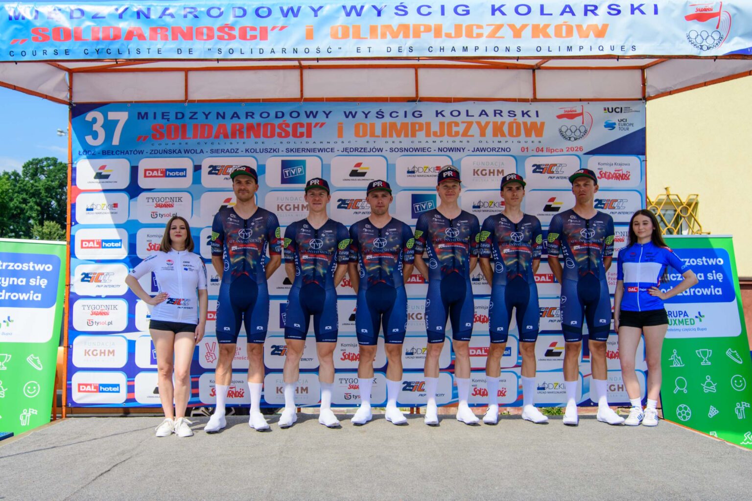 Start 37 Wyscigu Kolarskiego Solidarnosci i Olimpijczykow fot Sebastian Szwajkowski 7