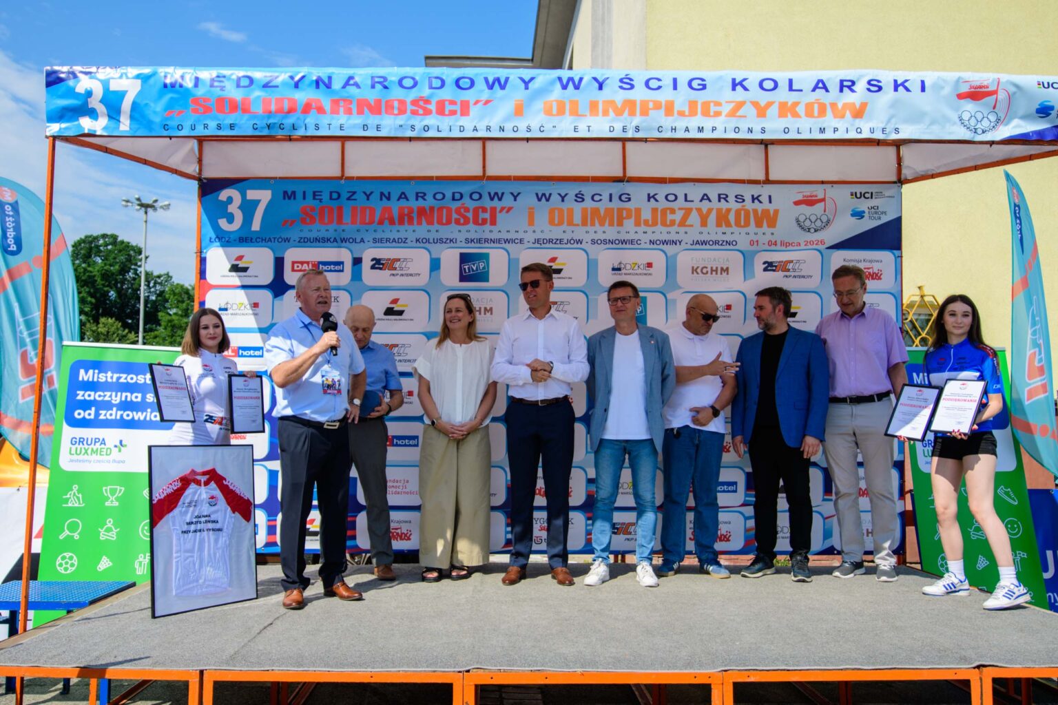 Start 37 Wyscigu Kolarskiego Solidarnosci i Olimpijczykow fot Sebastian Szwajkowski 9
