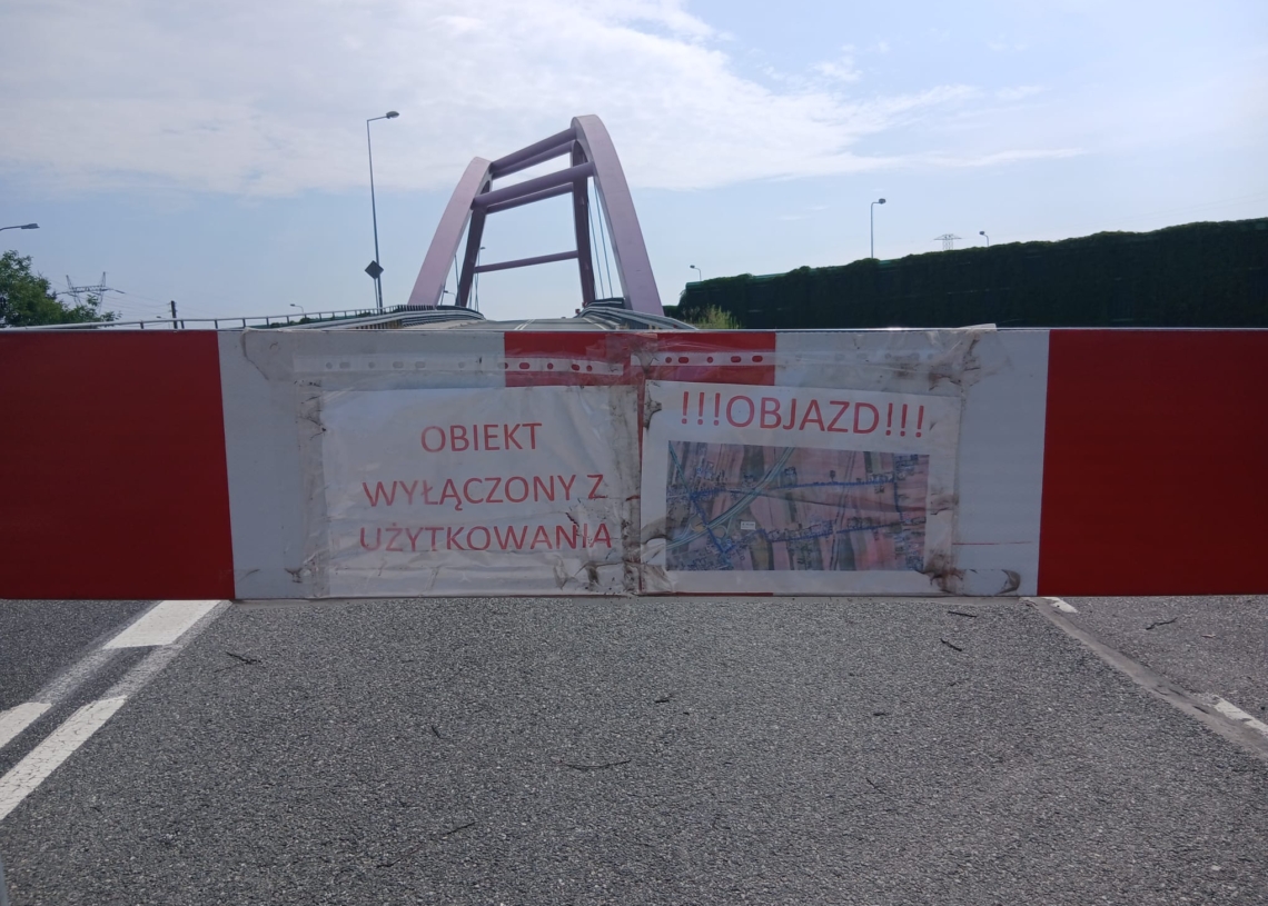 "Błędnik” wciąż nieprzejezdny. Kierowcy czekają na wyniki ekspertyzy wiaduktu [ZDJĘCIA]