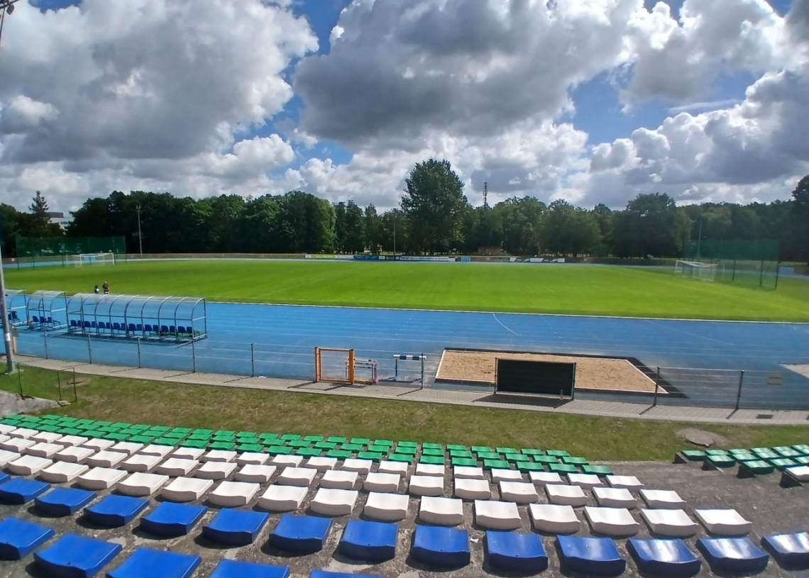 FIFA sprawdza stadion w Pabianicach. Obiekt może zostać bazą treningową mundialu U-20 [ZDJĘCIA]