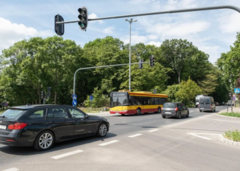 Rusza przebudowa ulicy Pojezierskiej. Kierowców i pasażerów czekają zmiany na Bałutach