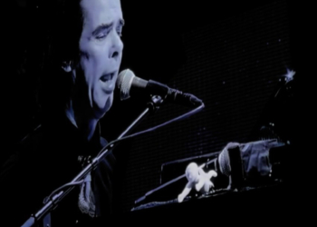 Nick Cave wsparł łódzką fundację. Symbol kampanii pojawił się na jego fortepianie