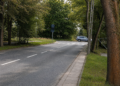 Mieszkańcy Widzewa walczą o bezpieczną drogę do przystanku. Miasto odpowiada: nie ma takich planów [ZDJĘCIA]