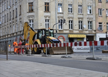 Remont torowiska przy Placu Kościelnym. Są utrudnienia