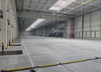 Nawet 300 nowych miejsc pracy w Piotrkowie. Powstało nowoczesne centrum logistyczne [ZDJĘCIA]