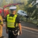 Chciał uniknąć zderzenia z sarną. Samochód wpadł do zbiornika wodnego [NAGRANIE, ZDJĘCIA]