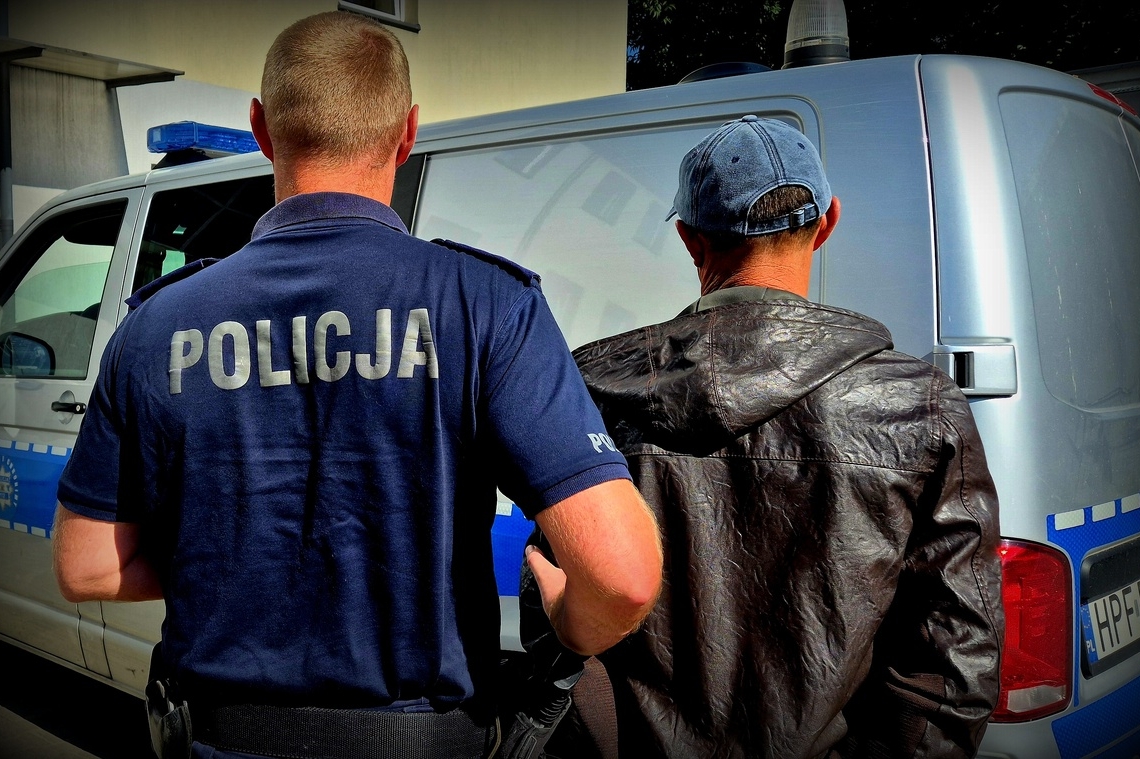 Nielegalnie przebywał w Polsce od ponad roku. 43-latek deportowany z kraju 1 Nielegalnie przebywał w Polsce od ponad roku. 43-latek deportowany z kraju