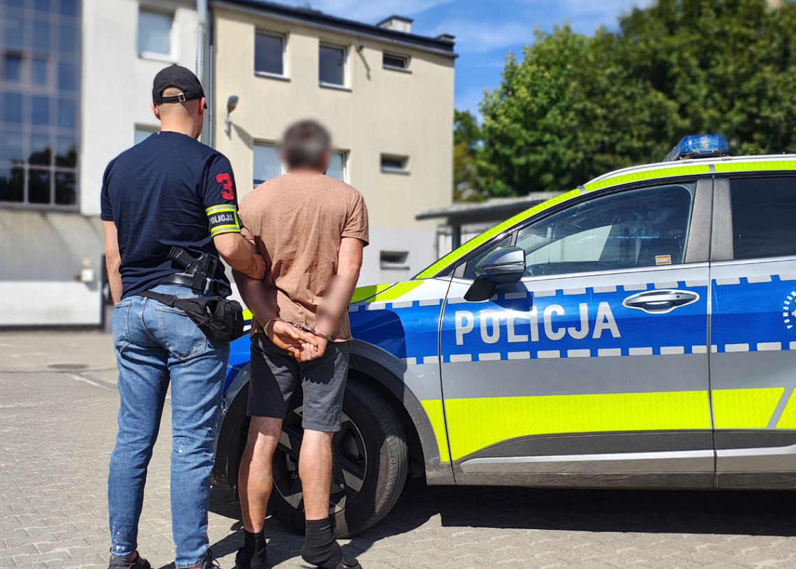 Ukrywał się w Norwegii, a przed policją schował się pod kołdrą. 35-latek zatrzymany 1 Ukrywał się w Norwegii, a przed policją schował się pod kołdrą. 35-latek zatrzymany