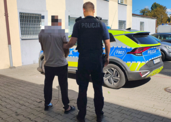 Atak nożem w Kutnie. 47-latek usłyszał zarzut i trafił do aresztu