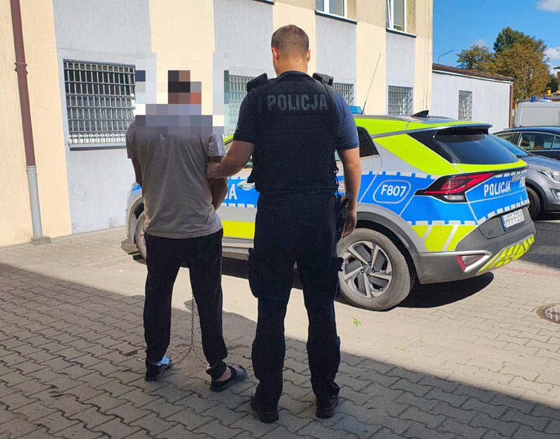 Atak nożem w Kutnie. 47-latek usłyszał zarzut i trafił do aresztu 1 Atak nożem w Kutnie. 47-latek usłyszał zarzut i trafił do aresztu
