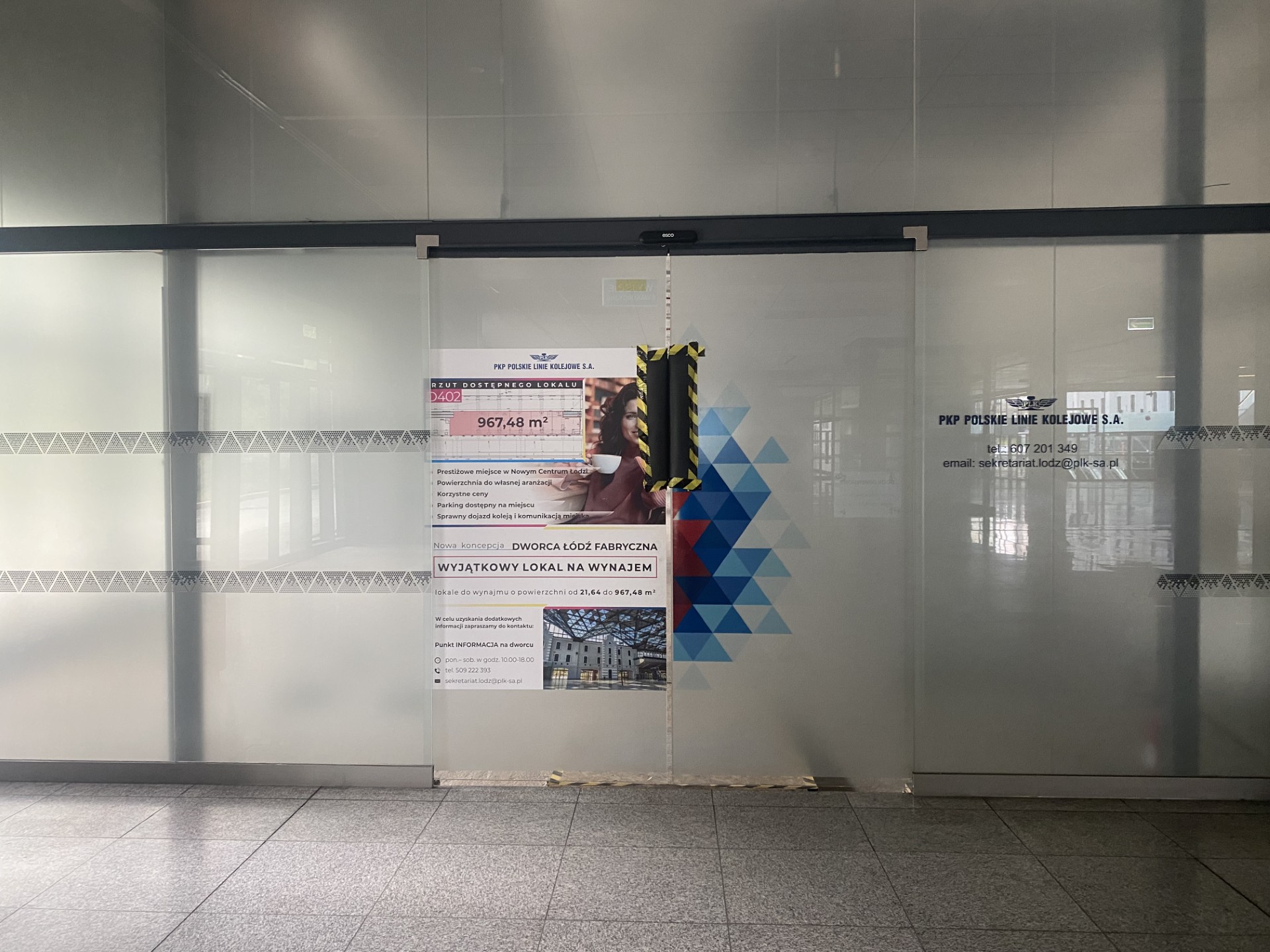 Łódź Fabryczna świeci pustkami