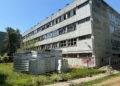 Niebezpieczna substancja w liceum na Radogoszczu. Odkryto ją podczas remontu [ZDJĘCIA]