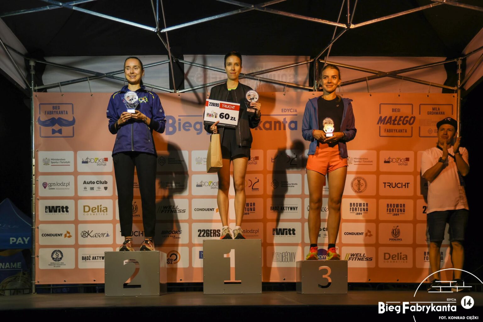 Julia Szczytkowska na pierwszym miejscu w rywalizacji kobiet na Biegu Fabrykanta 2025, fot. Konrad Ciężki | Zabiegany Fotografik 541657372 1228903932598259 1810989418027162621 n