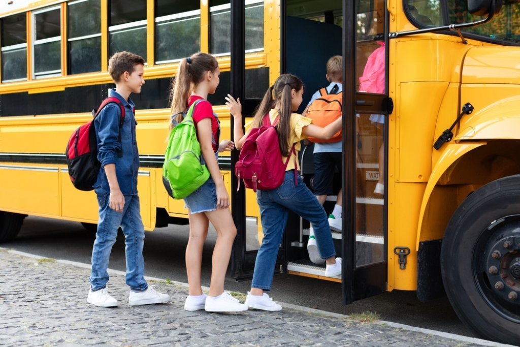 Szadek zakupi nowy autobus do przewozu uczniów