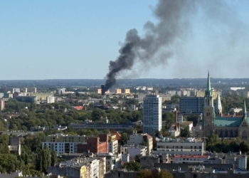 Kłęby dymu nad Łodzią. Rozległy pożar na Górnej