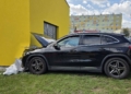 Auto uderzyło w budynek żłobka w Kutnie. Ewakuowano 33 osoby